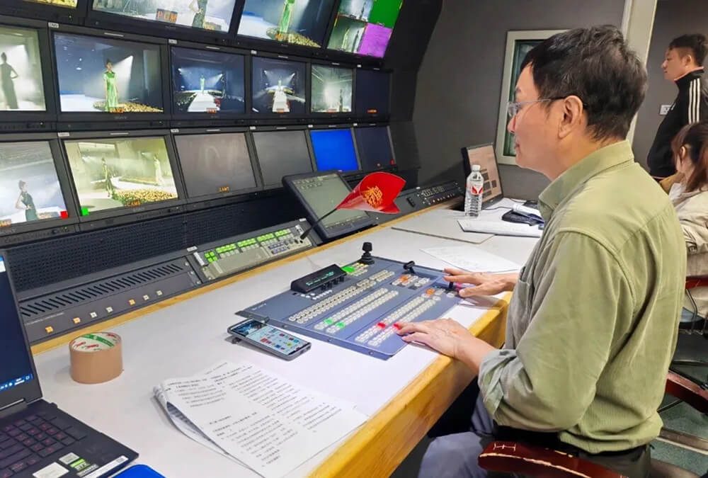 【PXW-Z380安装于摇臂之上】