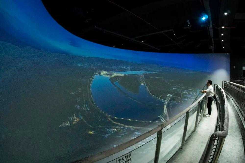 来一次飞跃三峡大坝的旅行——走进“三峡秀”沉浸式展厅