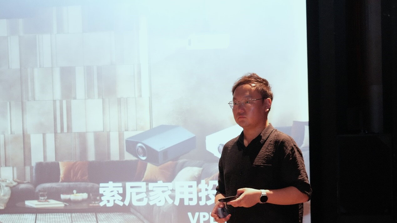 索尼家用投影P7