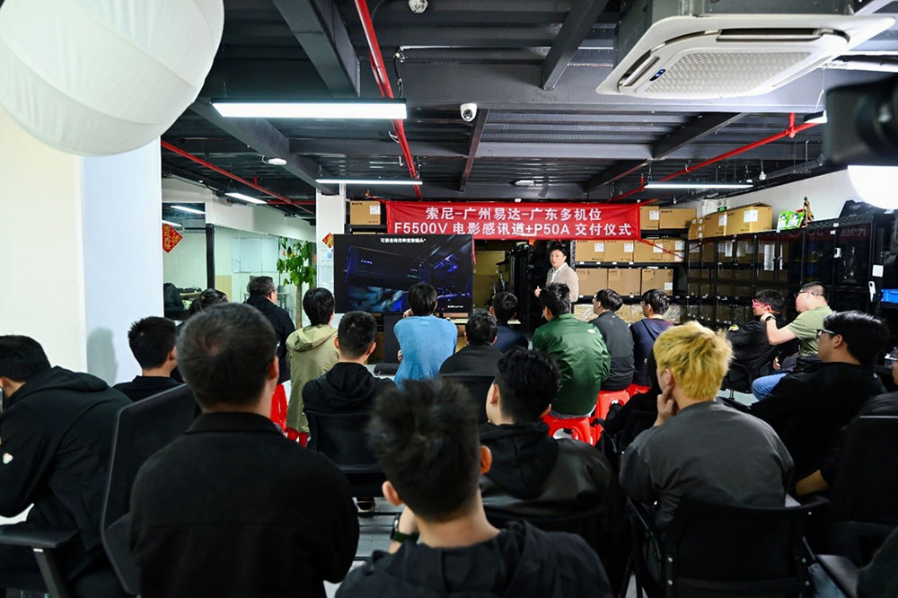 索尼家用投影P7