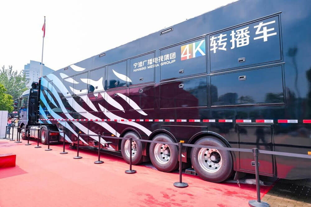 图例：这些色块的颜色是相同的，但在不同图案环境和明暗对比下人眼的主观感觉却不相同