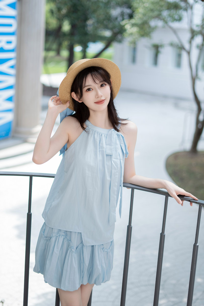 SEL50F18F镜头重量仅约186g